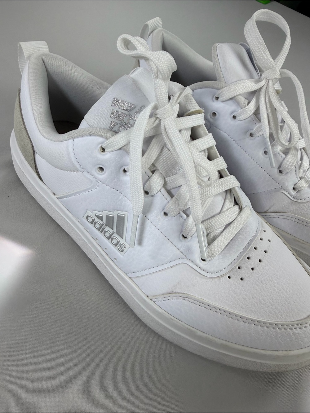 Adidas Women’s White Lace-Up Sneakers Size 8 Silver Accent Casual Shoes